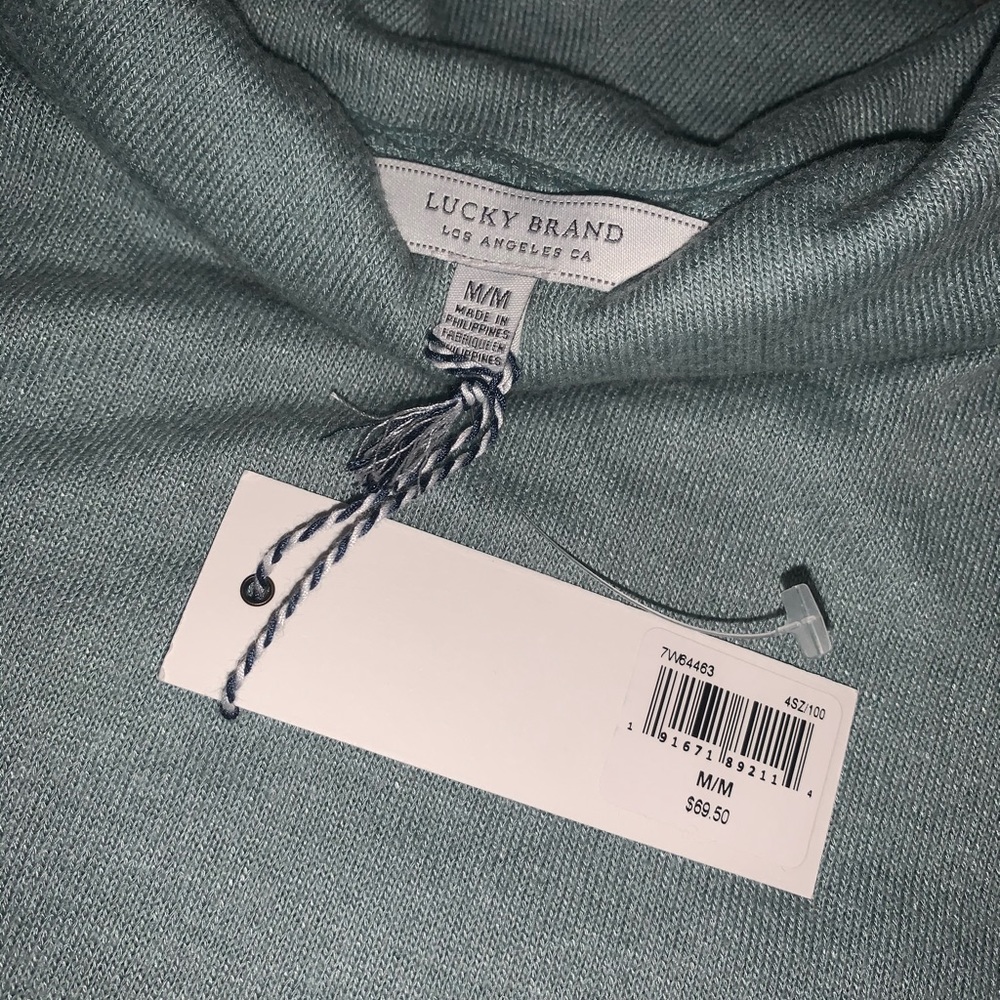NWT Lucky brand turtle neck light sweater. MEDIUM